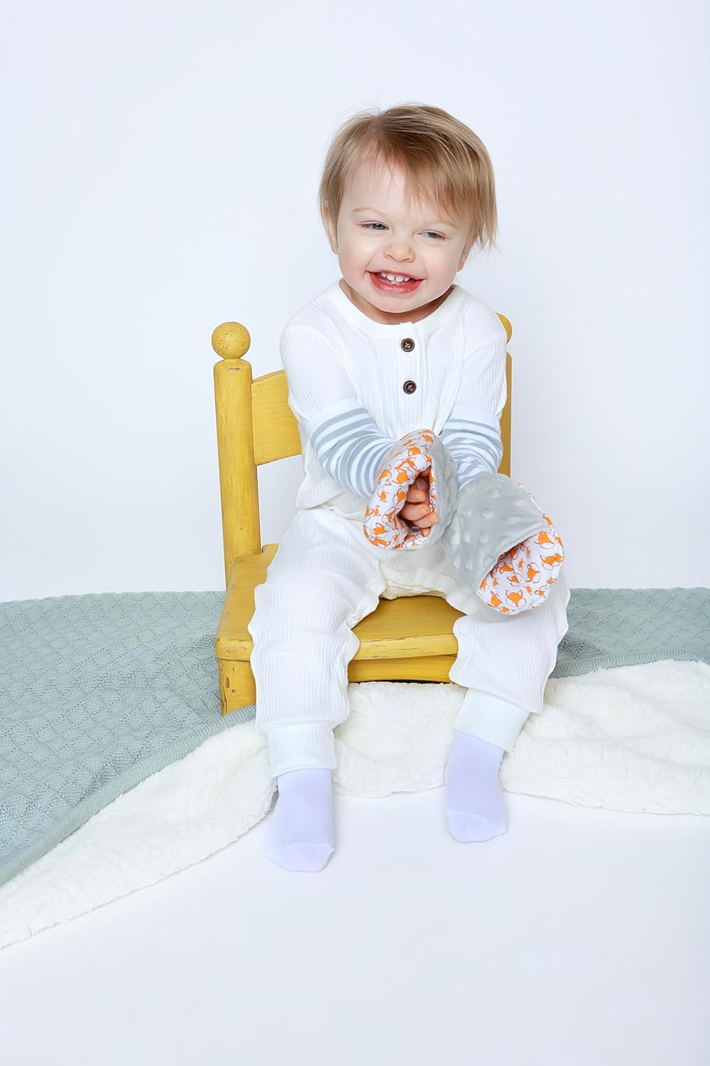 Handsocks Plushy Stay On Strap-Free No-Scratch Warmth Mittens